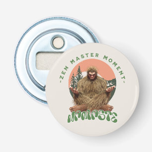 Zen Meester Moment Namaste - Bigfoot Meditatie Button Flesopener