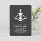 Zen Skeleton Halloween Party Kaart (Staand voorkant)