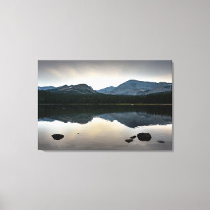 Zenreflecties in een bergmeer canvas afdruk