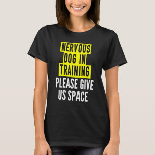 Zenuwachtige hondenbezitters & reactieve hond in t t-shirt