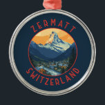 Zermatt Zwitserland Retro Distressed Circle Metalen Ornament<br><div class="desc">Zermatt retro vector reisontwerp. Zermatt,  in het kanton Wallis in het zuiden van Zwitserland,  is een bergresort dat bekend staat om skiën,  klimmen en wandelen.</div>