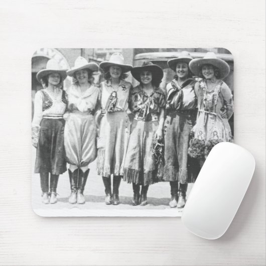 Zes cowmeisjes op Cheyenne Frontier Days. Muismat (Met muis)