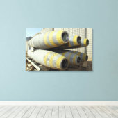 Zes GBU-12 bommen zitten in een rek Canvas Afdruk (Insitu (Houten vloer))
