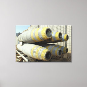 Zes GBU-12 bommen zitten in een rek Canvas Afdruk
