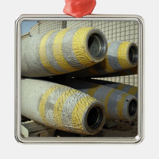 Zes GBU-12 bommen zitten in een rek Metalen Ornament (Voorkant)