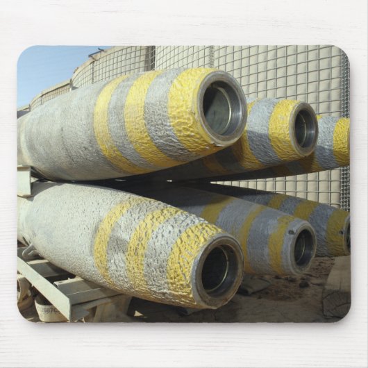 Zes GBU-12 bommen zitten in een rek Muismat (Voorkant)