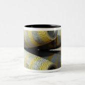 Zes GBU-12 bommen zitten in een rek Tweekleurige Koffiemok (Center)