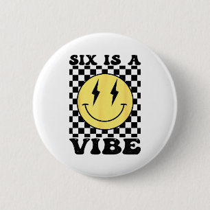 Zes Is Een Vibe Retro Glimlach Gezicht 6 Jaar Oud  Ronde Button 5,7 Cm