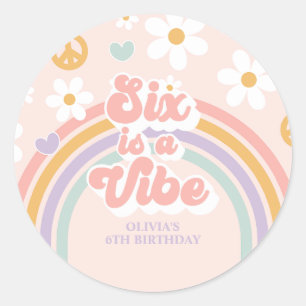 Zes is een Vibe Retro Regenboog 6e Verjaardag Ronde Sticker