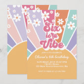 Zes is een Vibe Retro Sunshine Rainbow Daisy Kaart (Voorkant / Achterkant)