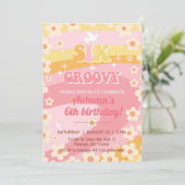 Zes is Groovy meisje 6e verjaardagsuitnodiging, ui Kaart (Staand voorkant)