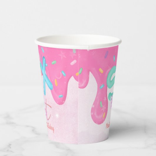 zes is zo'n roze roze bevuilende meisje papieren bekers (Rechts)