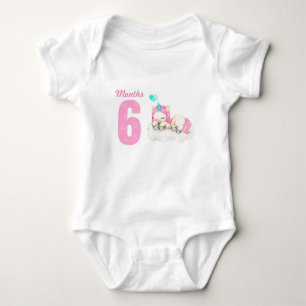 Zes maanden baby carrosserie romper