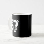 Zes Zeven 6 7 Meme Grappig Nummer 67 Laten we Send Koffiemok (Voorkant links)
