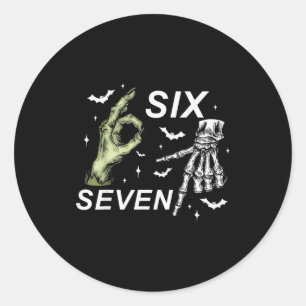 Zes Zeven 6 7 Meme Grappige Heks Skelet Handen Hal Ronde Sticker