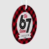Zes Zeven Meme Rood en Zwart Geruit Kerst Ornament (voorkant)
