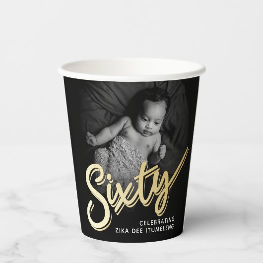 Zestig 60ste verjaardag fotoscript zwart goud kleu papieren bekers (Achterkant)