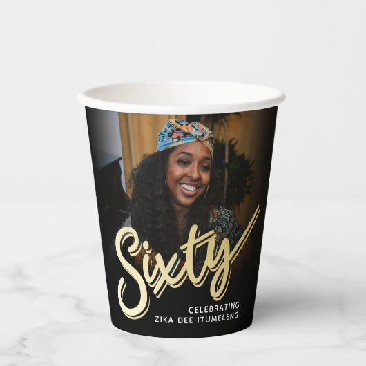 Zestig 60ste verjaardag fotoscript zwart goud kleu papieren bekers (Voorkant)