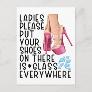 Zet je schoenen op dames, er is overal glas feestdagenkaart