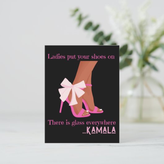 Zet je schoenen op dames, er is overal glas feestdagenkaart (Staand voorkant)