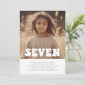Zeven - Groovy Foto Verjaardag Uitnodiging (Staand voorkant)