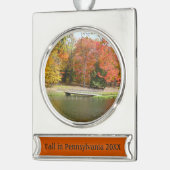 Zeven Herfst Bridge III Autumn Landschap Verzilverd Banner Ornament (Links)