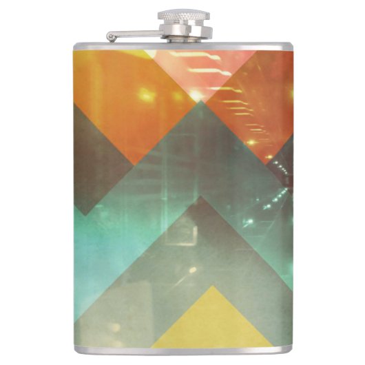 Zeven Oranje Abstracte Techno-driehoeken Heupfles (Voorkant)