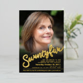 Zeven vijf 75e verjaardag aangepaste foto zwart go folie uitnodiging (Staand Voorkant)