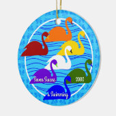 Zeven zwemmen - Aangepast jaar Keramisch Ornament (Links)