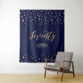 Zeventig Goud & Navy 70ste verjaardagsfeest achter Wandkleed (In situ)