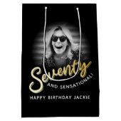Zeventig gouden schrift en aangepaste foto 70ste v medium cadeauzakje (Achterkant)