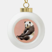 Zhen Zhen de Panda Keramische Bal Ornament (Voorkant)