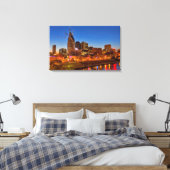 Zicht op de stadssilhouet bij schemering canvas afdruk (Insitu (Slaapkamer))
