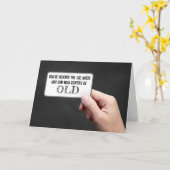 Zichzelf als Oud Identificeren Met Hand Kaart (Gele Bloem)