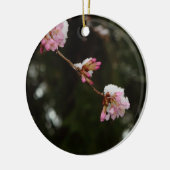 "Zie de Cherry Hung met sneeuw" - een E-Housman Keramisch Ornament (Links)