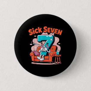 Zieke Zeven 67 Grappige Woordspeling Kostuum Wisku Ronde Button 5,7 Cm