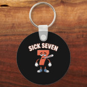 Zieke Zeven Meme T-shirt Zes Zeven Leuke Woordspel Sleutelhanger (Voorkant)