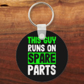 Ziekte Design Guy draait op reserveonderdelen Gift Sleutelhanger (Voorkant)