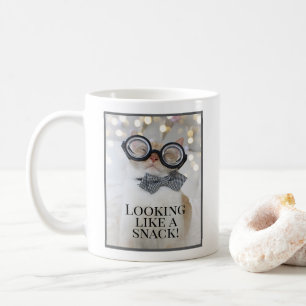 Ziet eruit als een snack! Schattigee kat in een ne Koffiemok