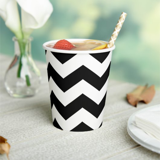 Zigzag Chevron Zwart En Wit Papieren Bekers (Insitu)