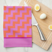 Zigzag Kitchen Towel, Magenta en Oranje Tsjetsjene Theedoek (Quarter Fold)