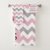 Zigzag patroon, Chevron patroon, roze, monogram Bad Handdoek (Insitu)