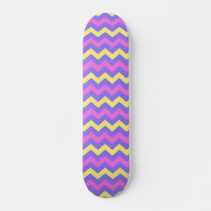 Zigzag patroon (geel, paars en roze) skateboard