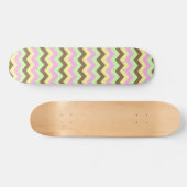 Zigzag patroon (roze, groen, geel en bruin) persoonlijk skateboard (Horizontaal)