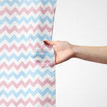 Zigzag Pattern, Chevron Pattern, Blue, Roze Sjaal<br><div class="desc">Elegant,  stijlvol en verfijnd zigzagpatroon (chevron) in blauwe,  roze en witte kleur. Moderne en trendy cadeau,  perfect voor de zigzag-minnaar in je leven.</div>