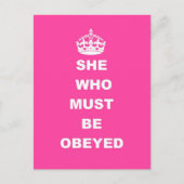 Zij die gehoorzaamd moet worden briefkaart (Voorkant)