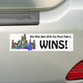 Zij die met de meeste Weefselwijn overlijdt Bumpersticker (Op auto)