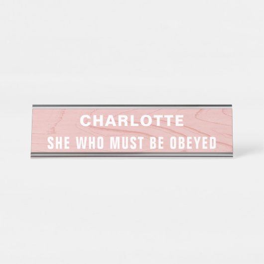 Zij die schaamteloos moet worden getrapt bureau naambordje (Voorkant)