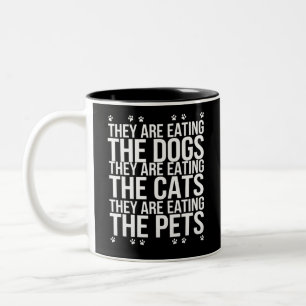 Zij Eten De Honden De Katten De Huisdieren Trump Tweekleurige Koffiemok