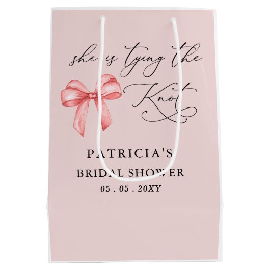 Zij gaat trouwen roze strik Bruidsfeest Medium Cadeauzakje (Achterkant)